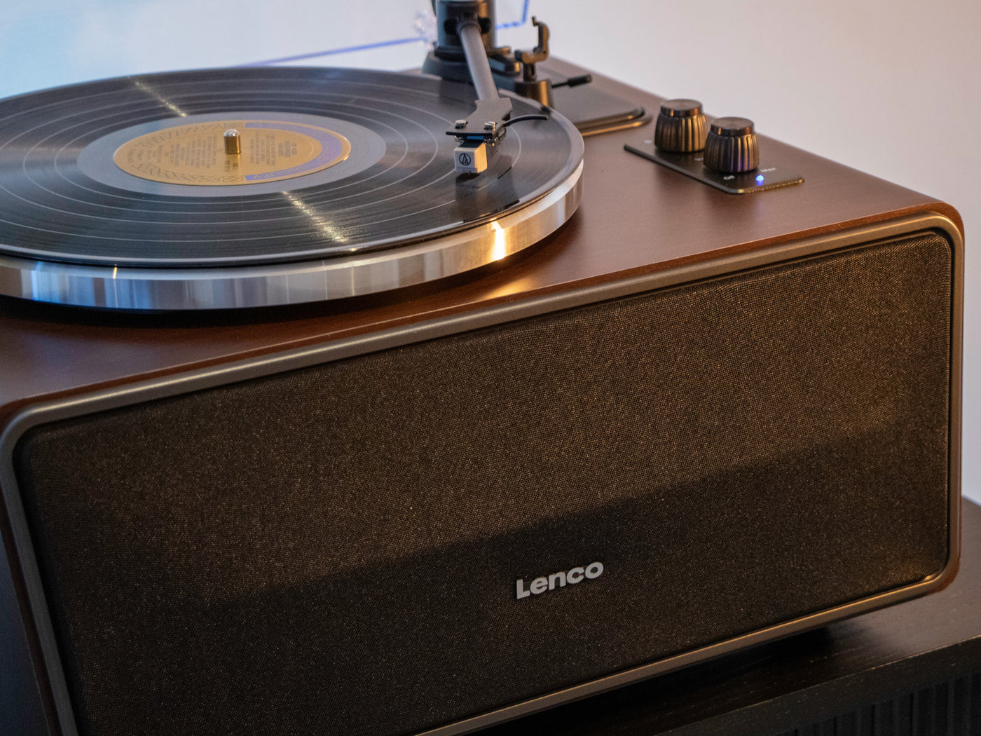 Lenco LS-470WA - Platine vinyle avec haut-parleurs intégrés et Bluetooth® - Noyer