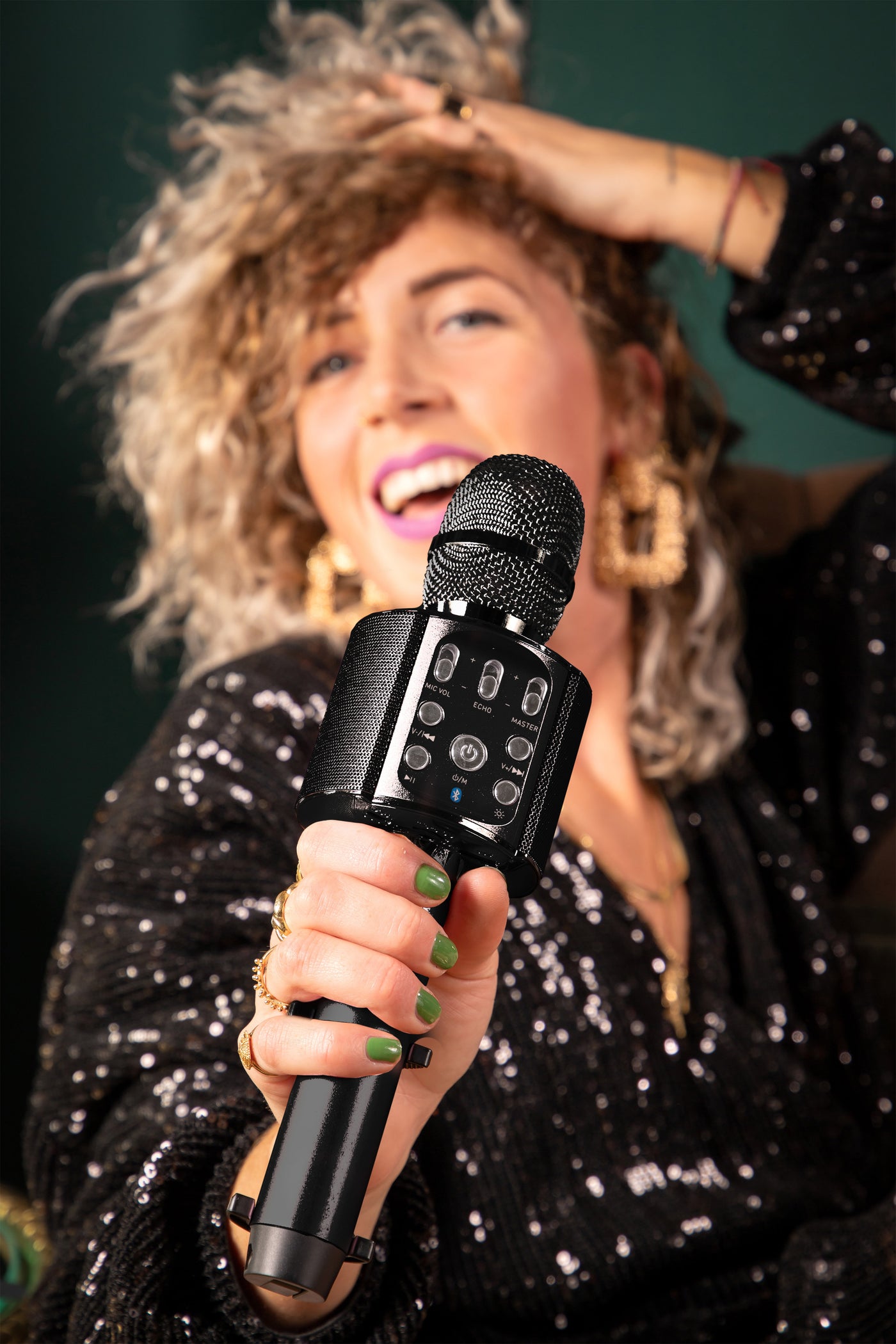 Lenco BMC-090BK - Microphone Bluetooth® pour karaoké avec enceinte et éclairage - Noir