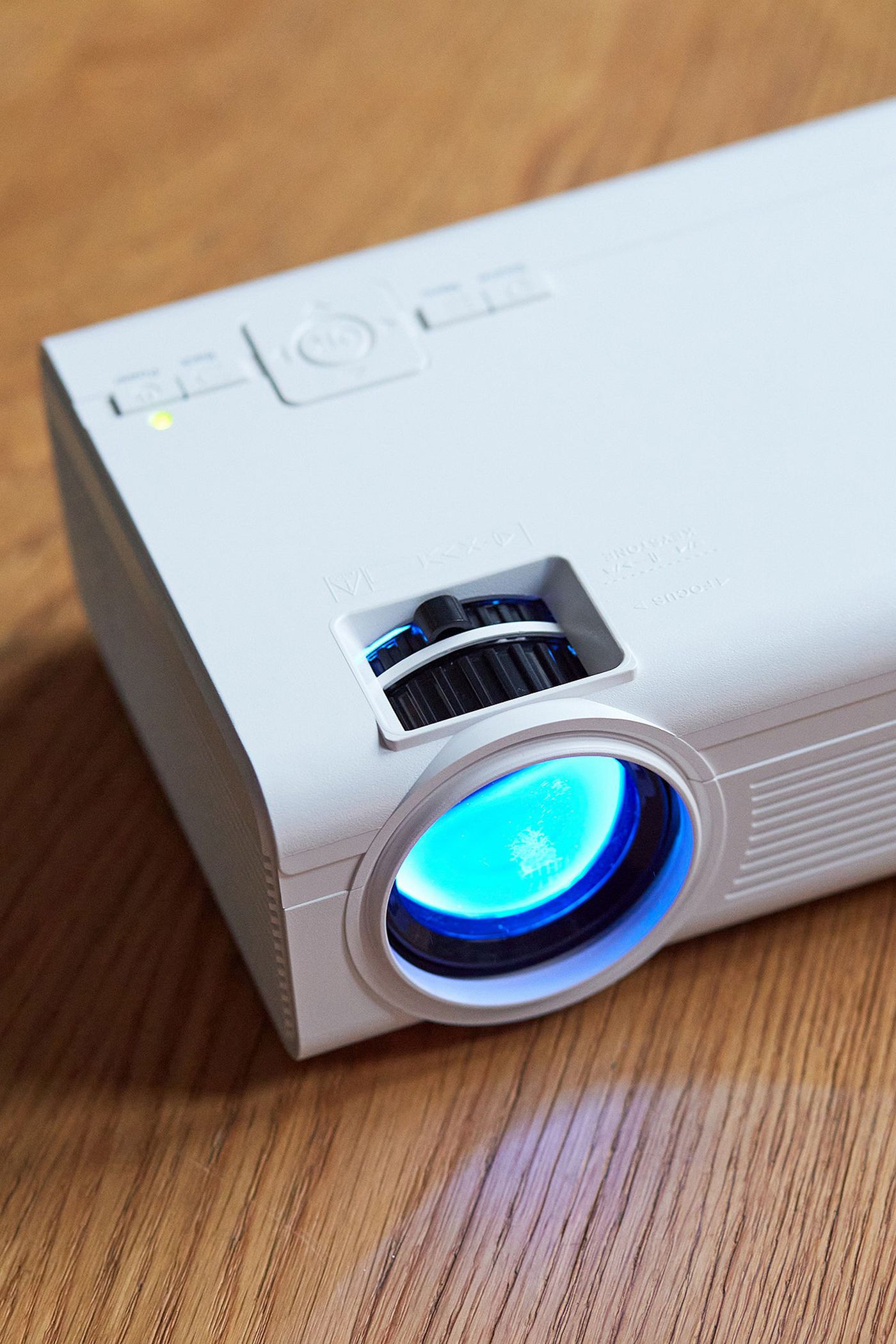 Lenco LPJ-280WH - Video projecteur LCD haute résolution, supporte le contenu Full HD 1080P - Blanc