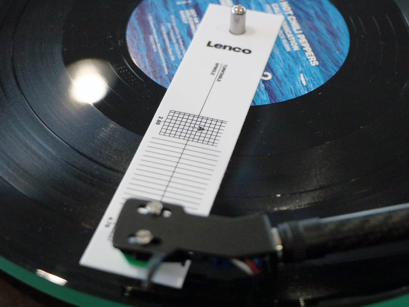 LENCO TTA-6IN1 - Set d'accessoires 6-en-1 pour platine vinyle et kit de luxe pour nettoyer les disques vinyles - Bois haut de gamme