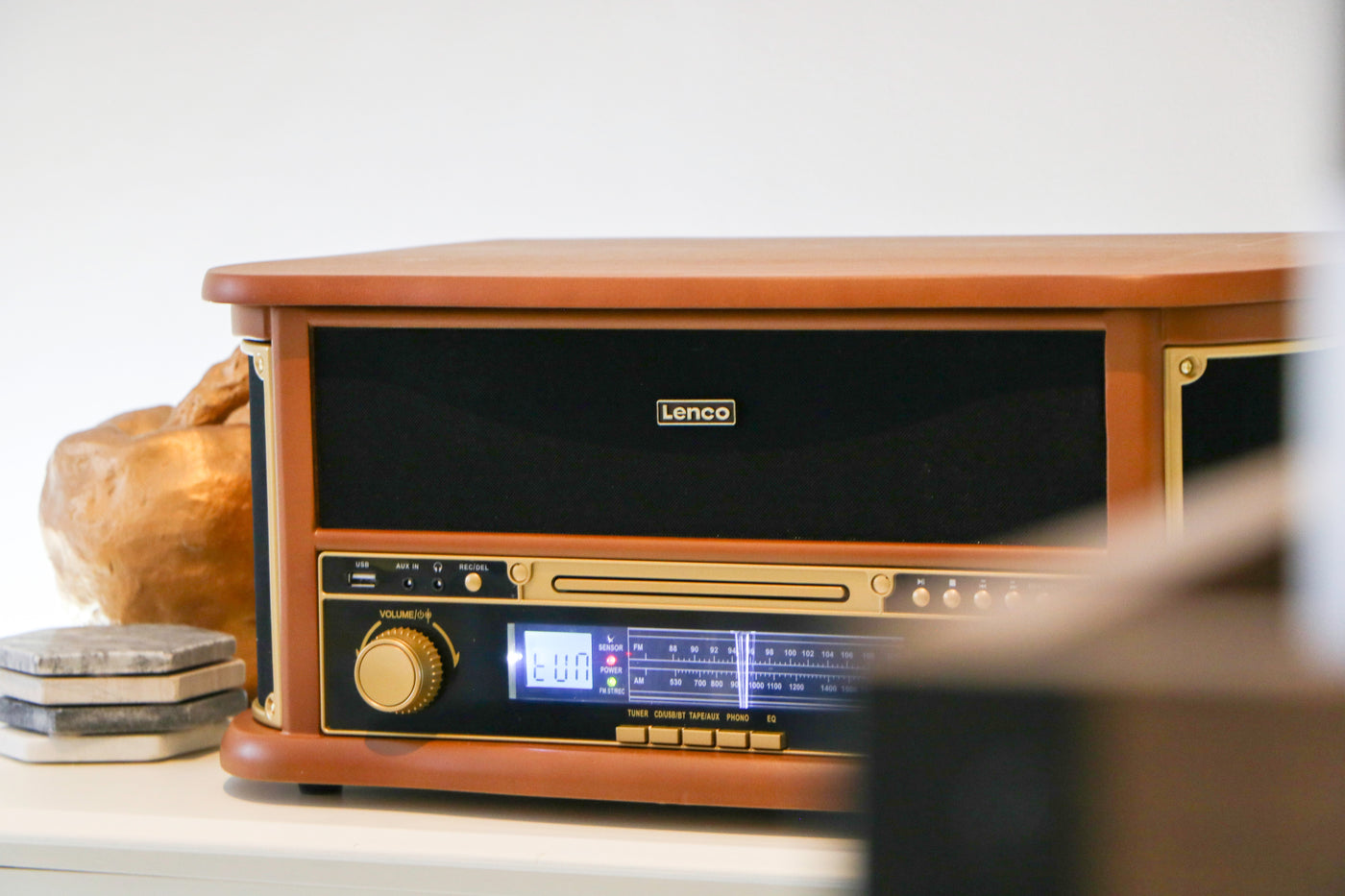 Classic Phono TCD-2551WD - Platine vinyle rétro en bois avec Bluetooth®, radio AM/FM, encodage USB, lecteur CD, lecteur de cassette et haut-parleurs intégrés - Bois