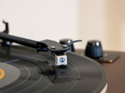 Lenco LS-470WA - Platine vinyle avec haut-parleurs intégrés et Bluetooth® - Noyer
