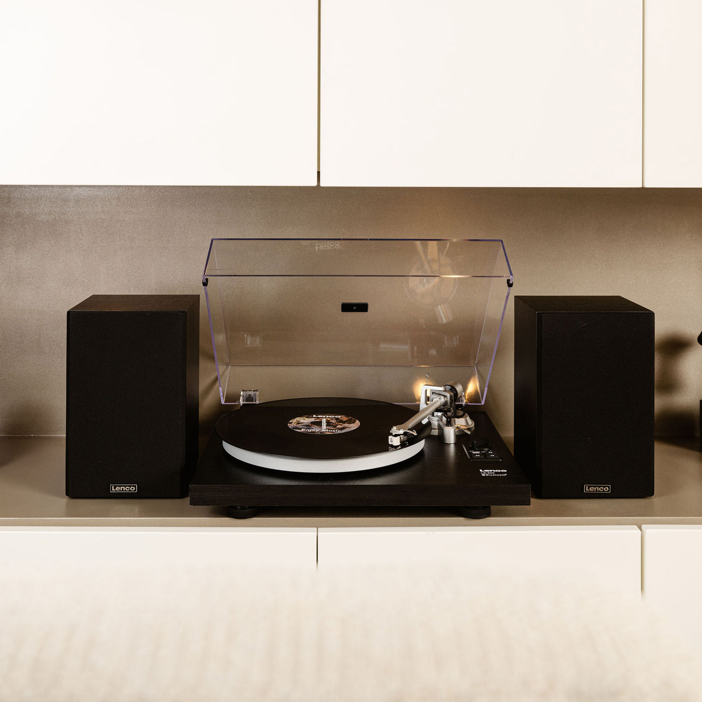 Lenco LS-500BK - Platine avec amplificateur intégré, Bluetooth® et deux enceintes externes - Noir