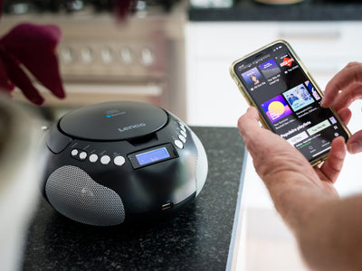 Lenco SCD-331BK - Radio et lecteur CD/MP3 portable avec USB et Bluetooth® - Radio alimentée par batterie ou par secteur