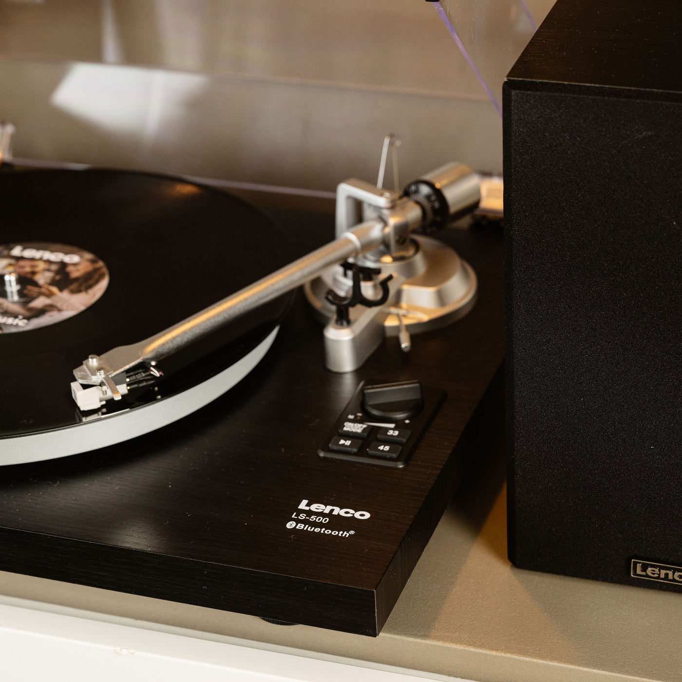 Lenco LS-500BK - Platine avec amplificateur intégré, Bluetooth® et deux enceintes externes - Noir