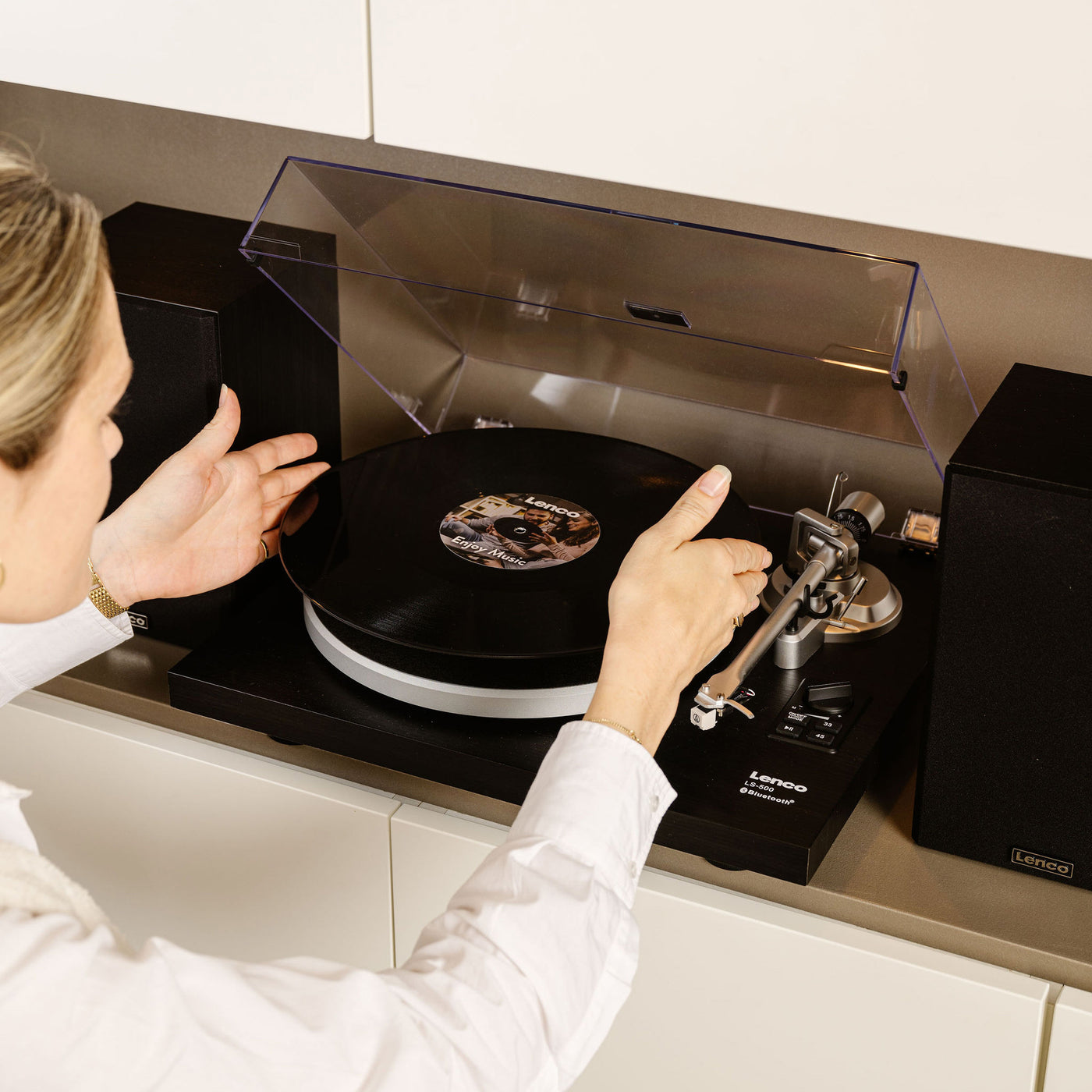 Lenco LS-500BK - Platine avec amplificateur intégré, Bluetooth® et deux enceintes externes - Noir