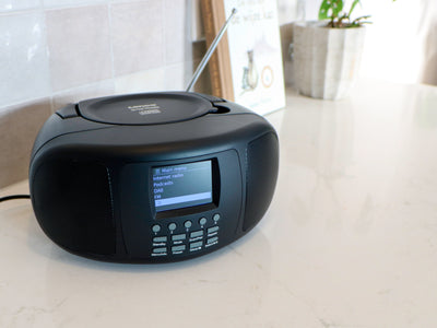 Lenco SCD-6000BK - Radio Internet portable avec DAB+/FM, Bluetooth®, lecteur CD et grand écran LCD couleur - Noir