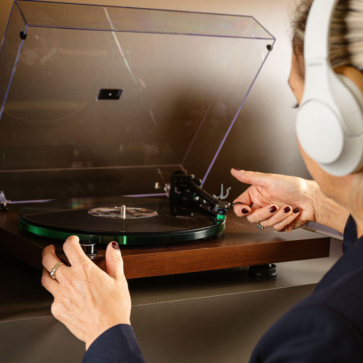 Lenco LBT-225WA - Platine avec transmission Bluetooth® - marron foncé