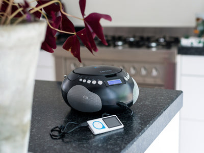 Lenco SCD-331BK - Radio et lecteur CD/MP3 portable avec USB et Bluetooth® - Radio alimentée par batterie ou par secteur