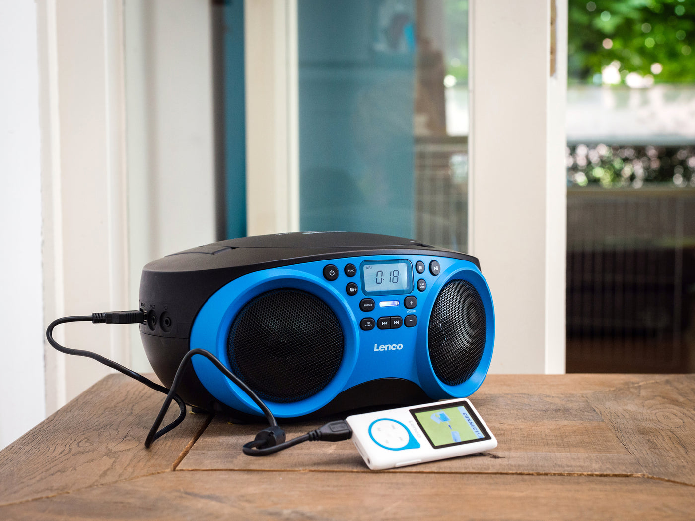 Lenco SCD-501BU - Radio FM et lecteur CD/USB portable avec Bluetooth® - Bleu