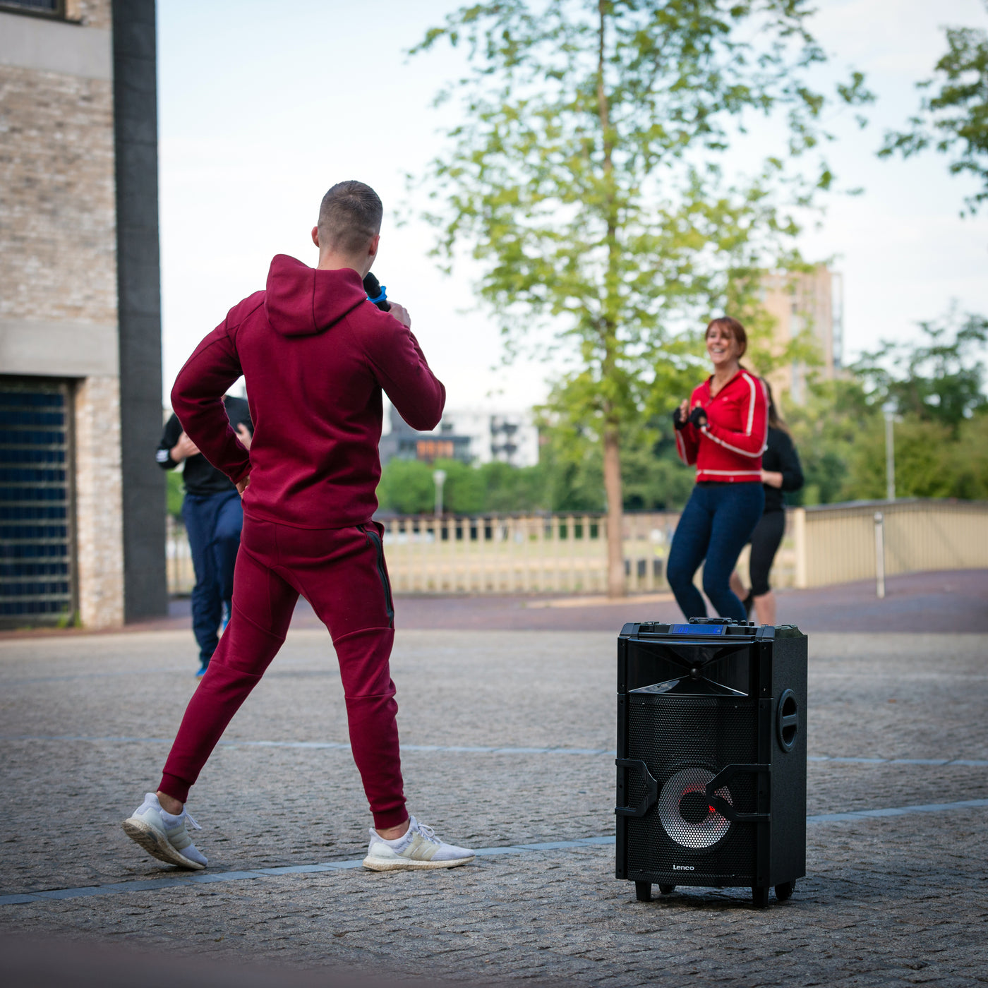 Lenco Pmx-150 - Enceinte/table De Mixage Dj Haute Puissance Avec Bluetooth®,  Usb, Radio Fm Et Éclairages - Noir à Prix Carrefour