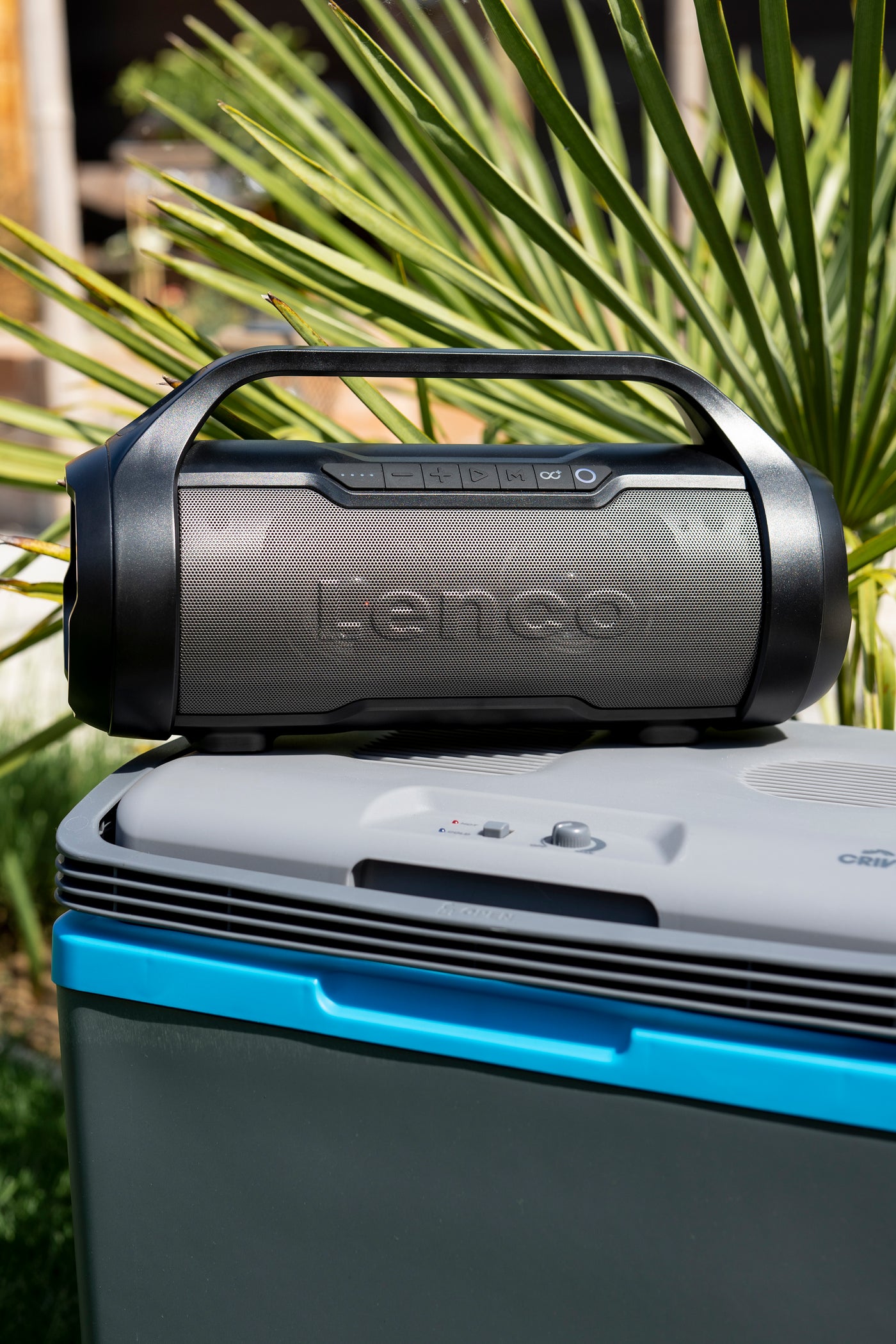 Lenco SPR-070BK - Enceinte Bluetooth® étanche avec radio FM, lecteur USB/SD et effets lumineux - Noir