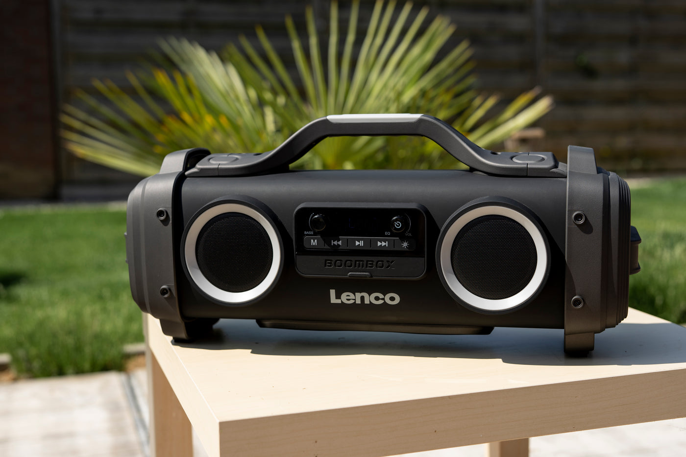 Lenco SPR-200BK - Enceinte Bluetooth® étanche avec radio FM, lecteur USB/micro SD et effets lumineux - Noir