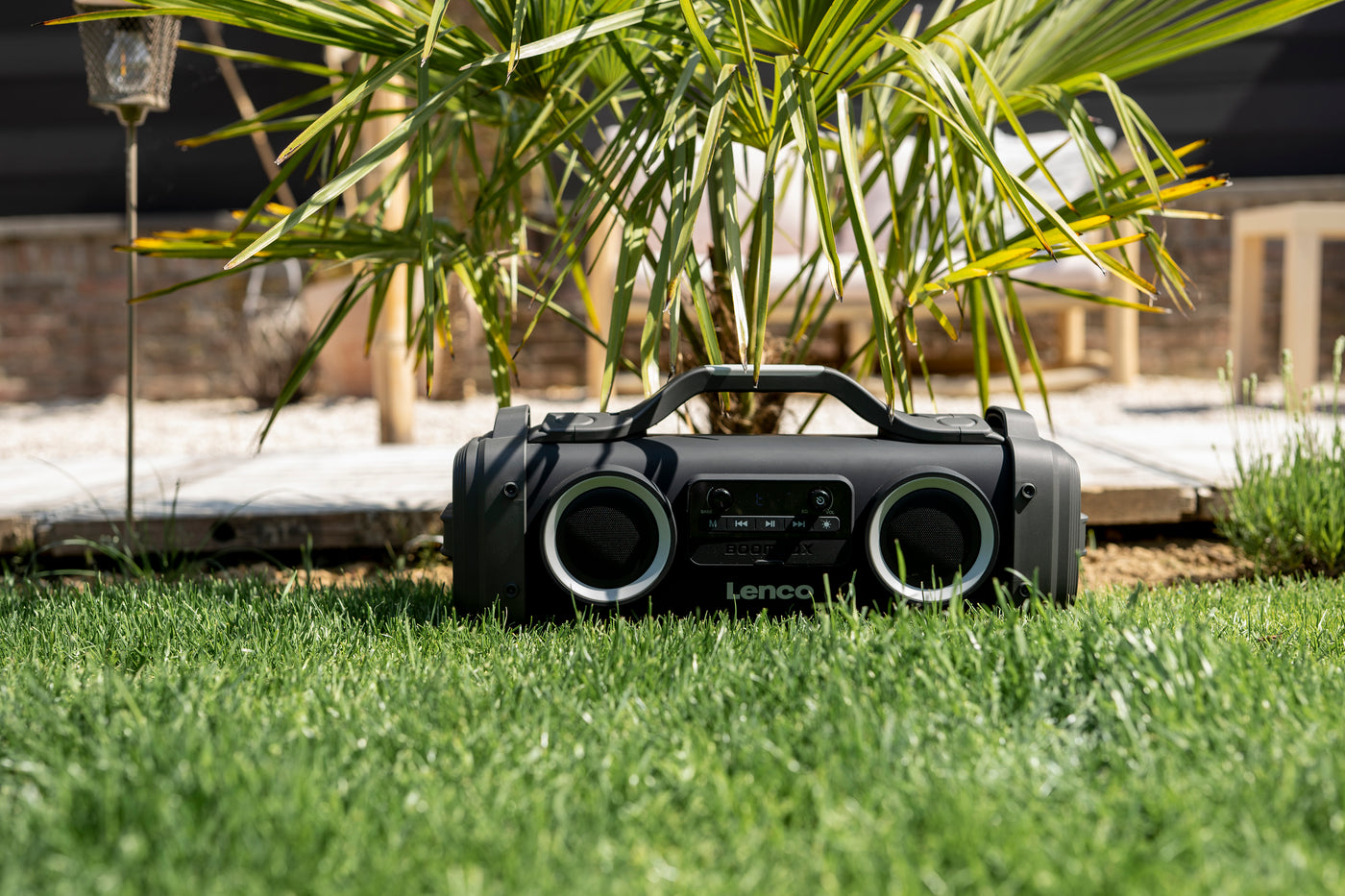 Lenco SPR-200BK - Enceinte Bluetooth® étanche avec radio FM, lecteur USB/micro SD et effets lumineux - Noir