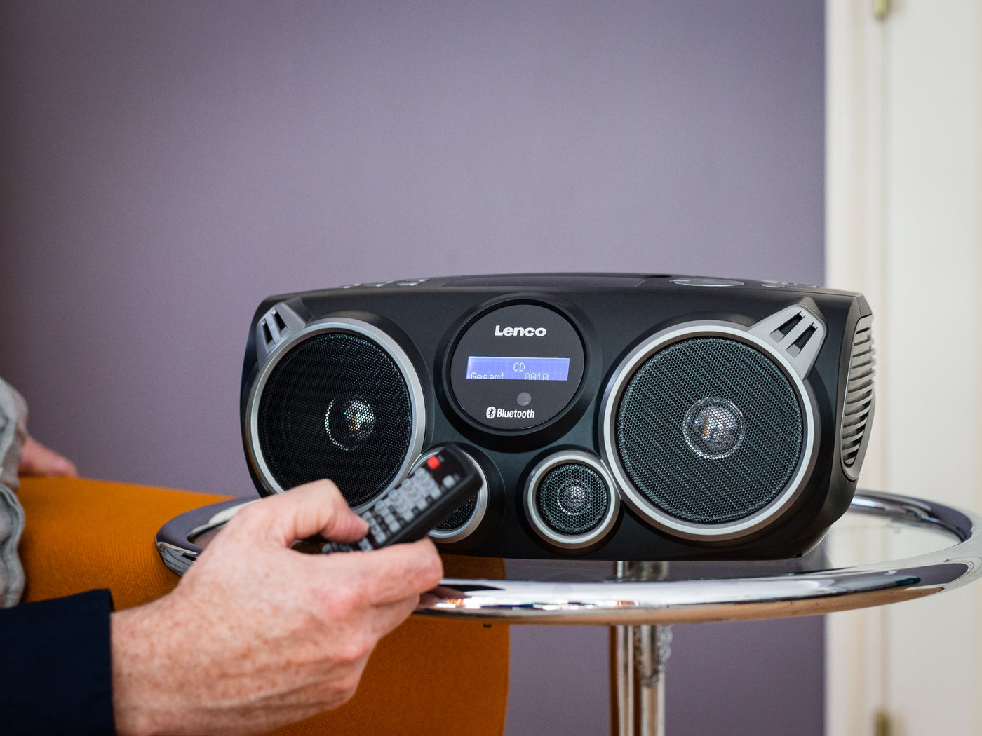 Lenco SCD-685BK - Radio DAB+/FM/lecteur CD portable avec connexions Bluetooth® et USB et emplacement pour carte SD - Noir