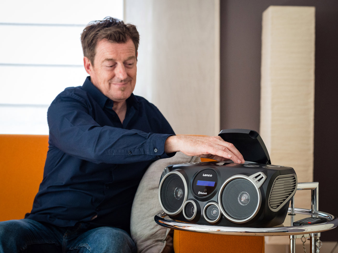 Lenco SCD-685BK - Radio DAB+/FM/lecteur CD portable avec connexions Bluetooth® et USB et emplacement pour carte SD - Noir