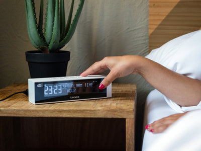 Lenco CR-630WH - Radio-réveil stéréo DAB+/FM avec connexion USB et entrée AUX - Blanc
